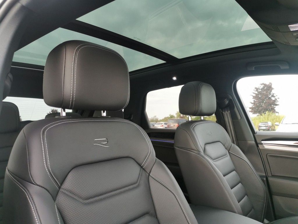Volkswagen Touareg 3.0 TSI eHybrid 340 kW 4M R Tipronic - Samsaru's Car Outlet