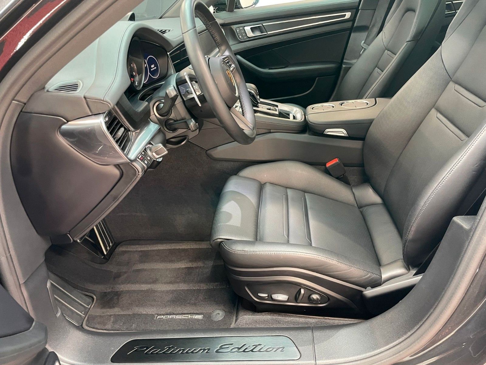 Porsche Panamera 4 E-Hybrid Platinum Edition