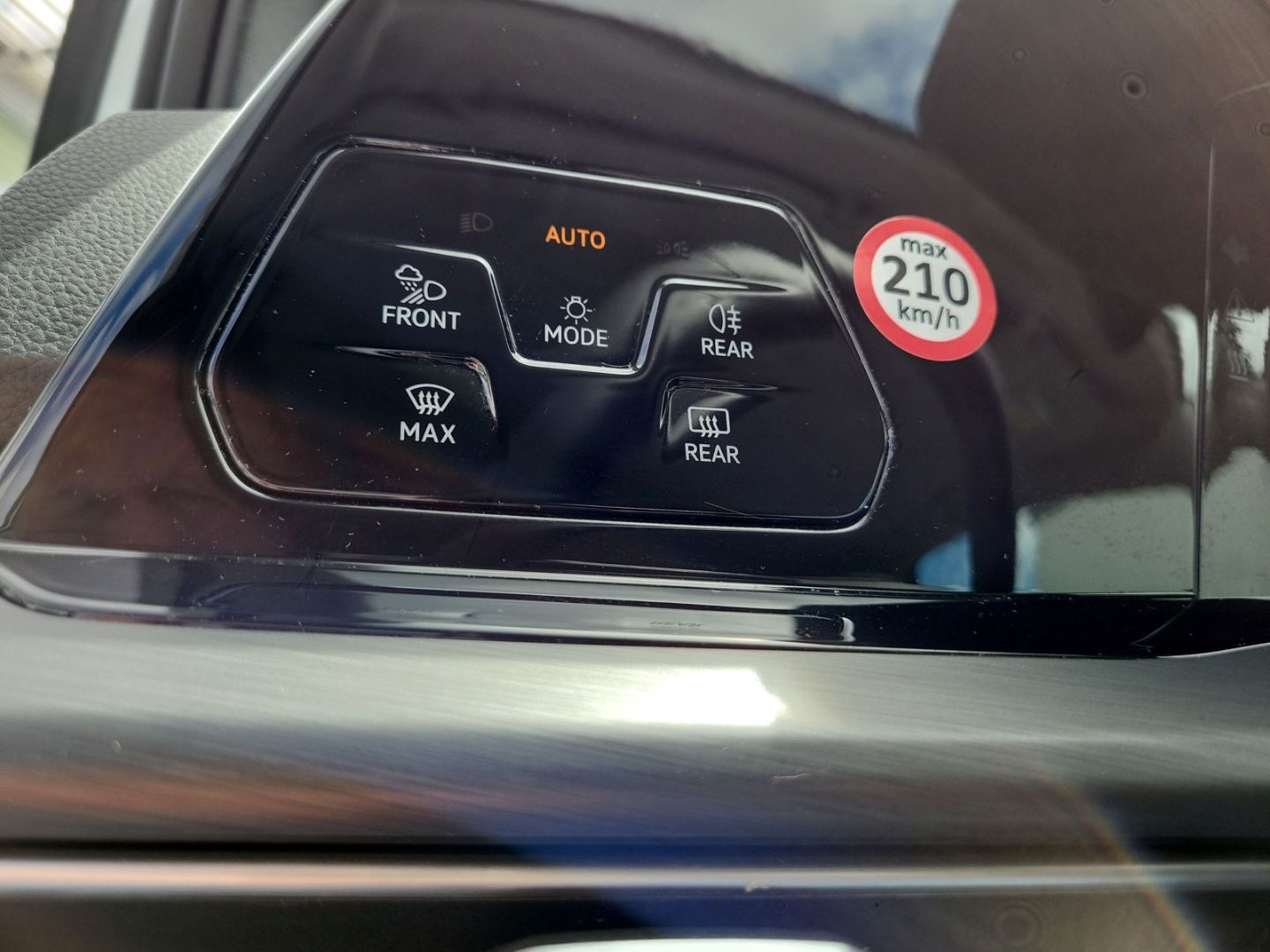 Volkswagen Golf Highline 2.0 TDI - Samsaru's Car Outlet