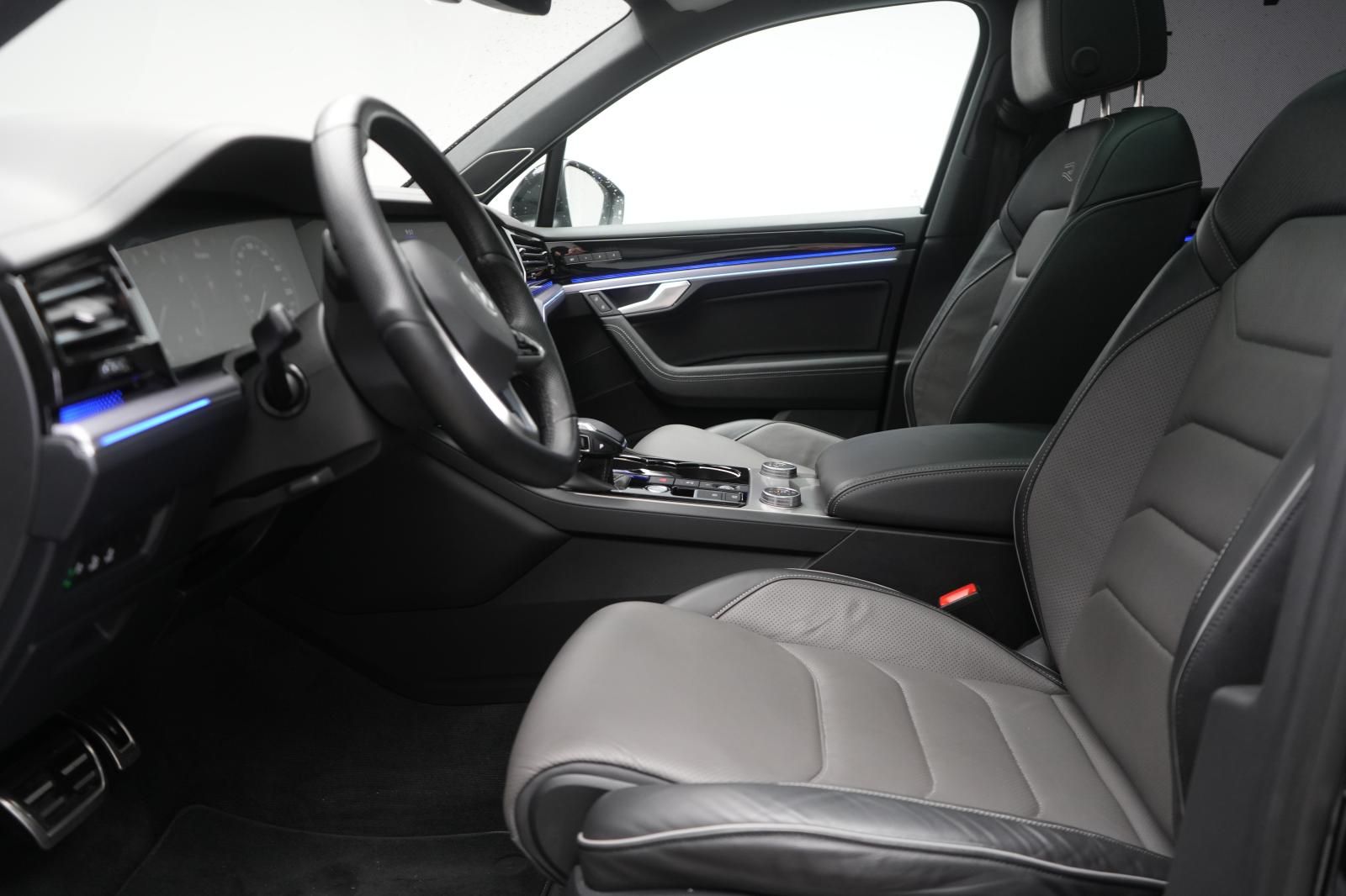 Volkswagen Touareg R-Line 3.0 TSI 22"/Matrix/STHZ/Pano/Luft