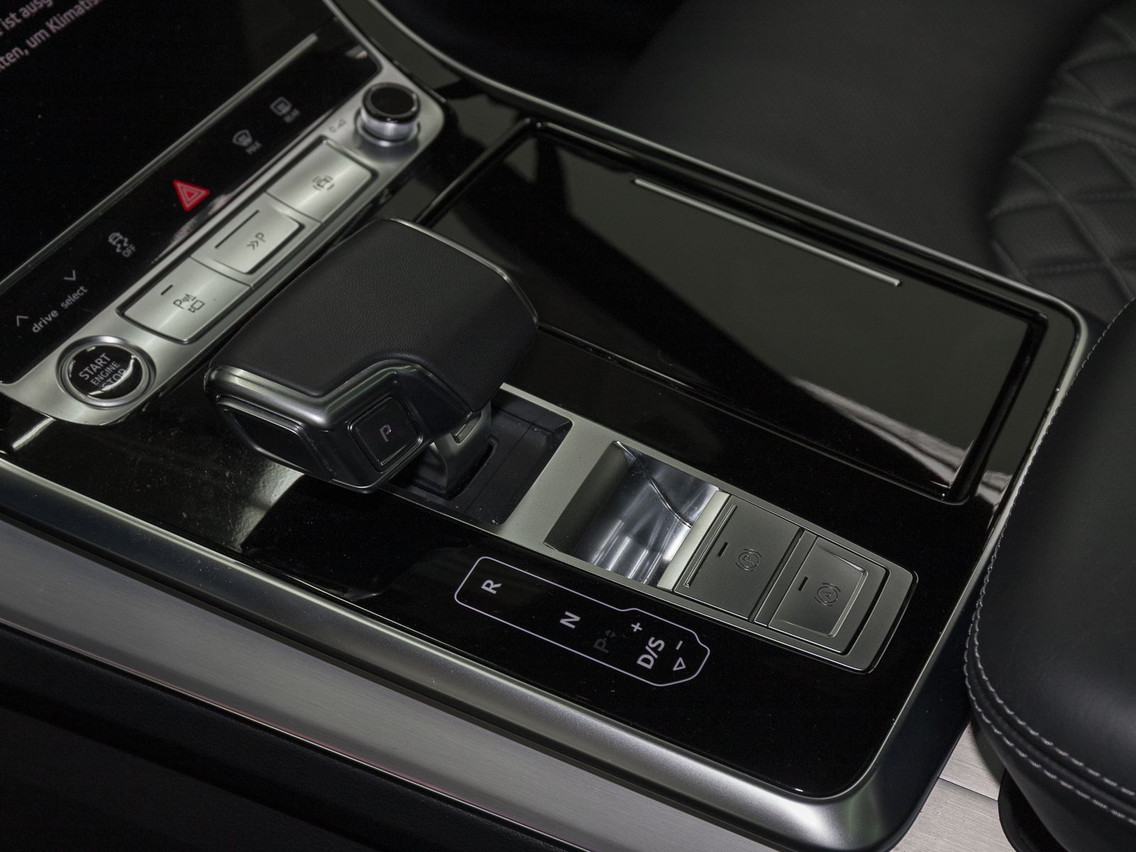 Audi Q7 55 TFSIe Q S LINE PANO BuOadv MASSAGE LM21