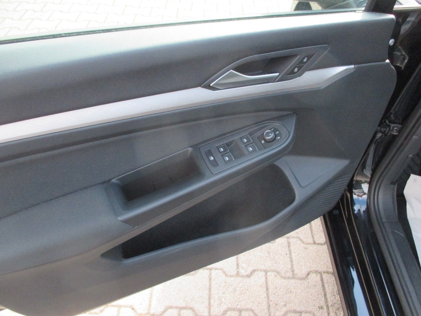 Volkswagen Golf 8 1.5 TSI Life - Samsaru's Car Outlet