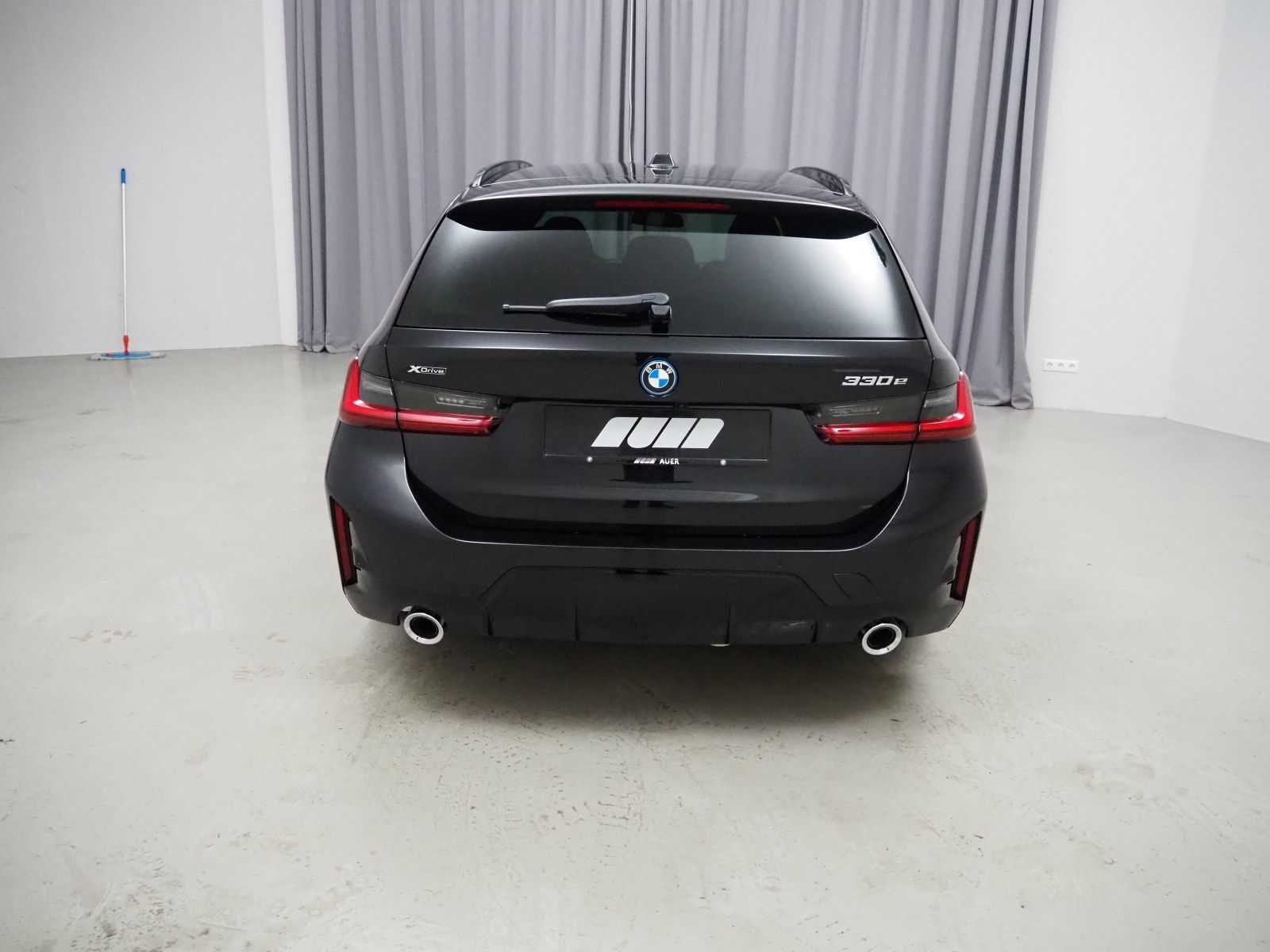 BMW 330e xDrive Touring (M-Sport Navi LED AHK HUD)