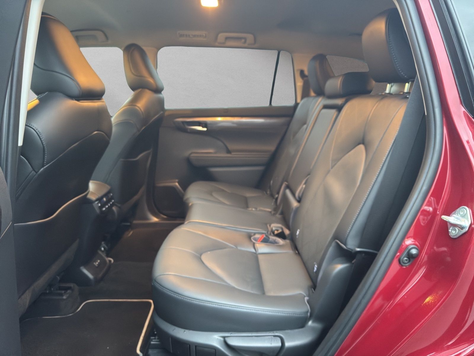Toyota Highlander Hybrid Luxury 7 SITZER+AHK+LEDER+HuD
