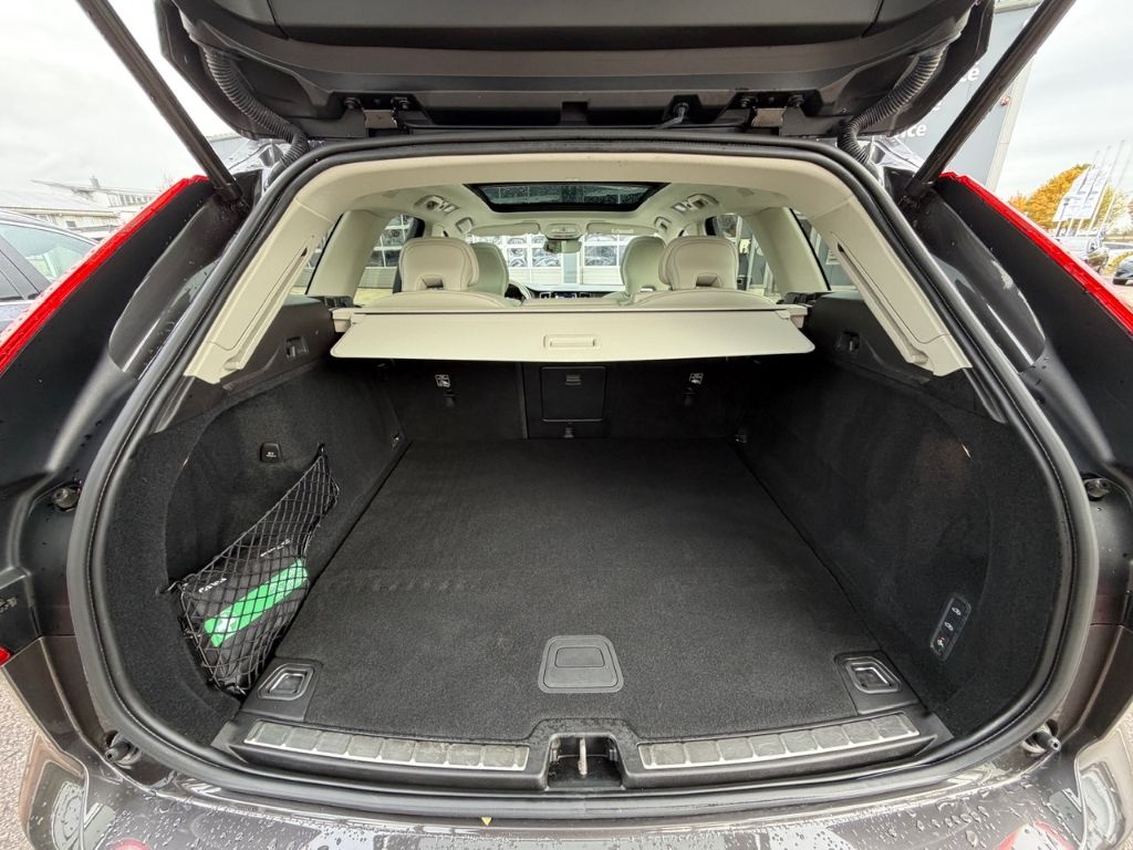 Volvo XC60 Ultimate Bright Recharge Plug-In Hybrid T8