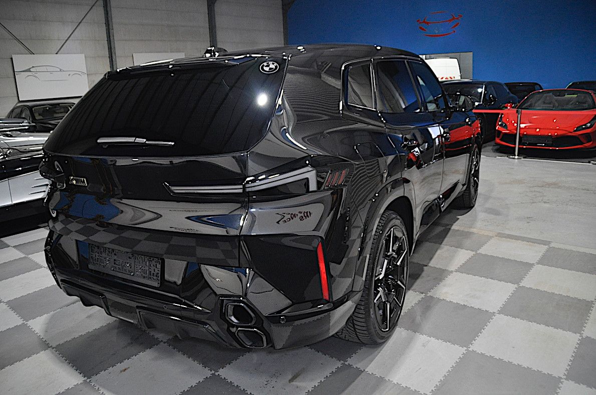 BMW XM 4.4-DRIVER PACKAGE-ALL IN BLACK
