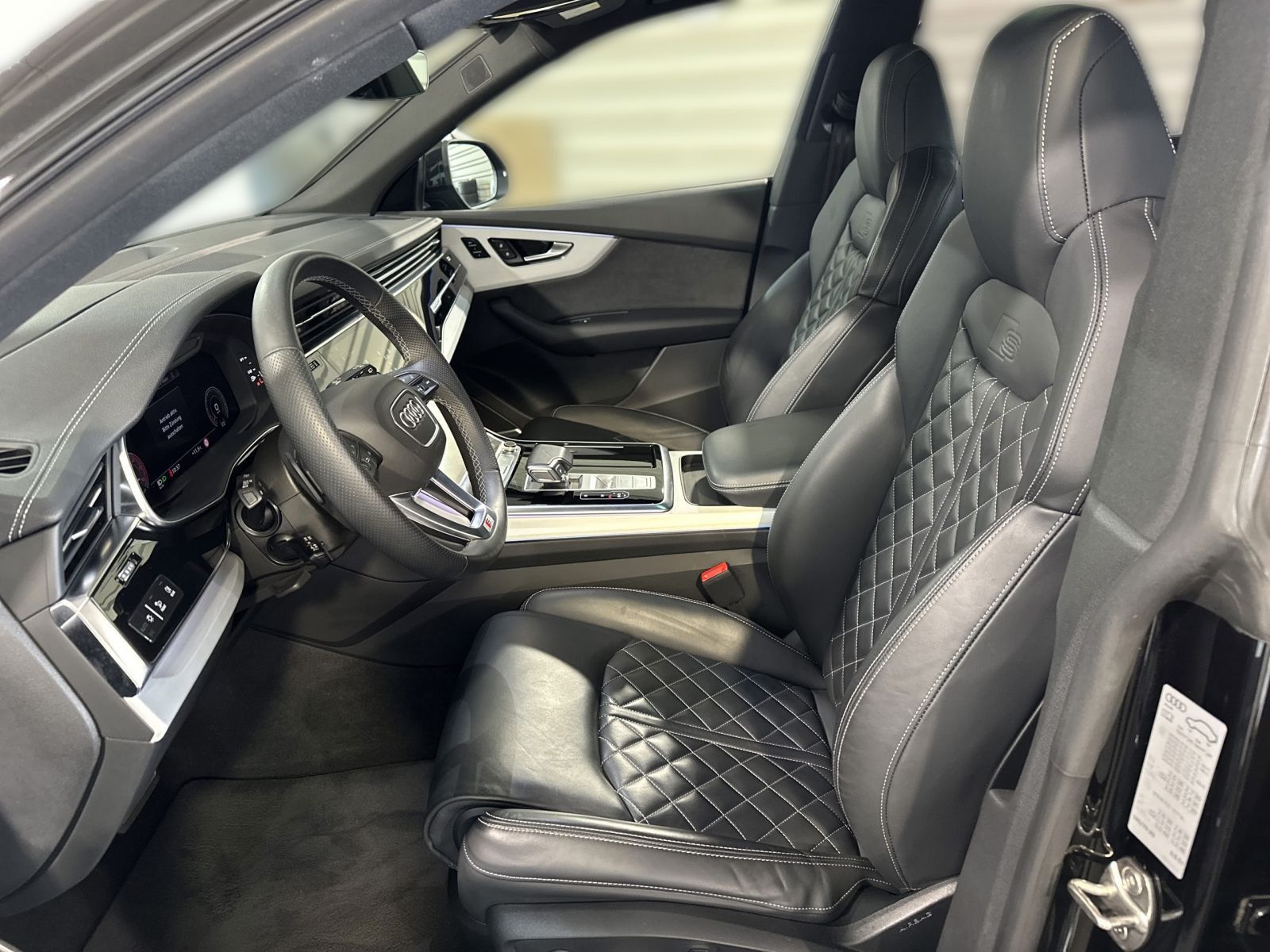 Audi Q8 50 TDI QUATTRO S LINE +MATRIX+RAUTE+PANO+AHK+