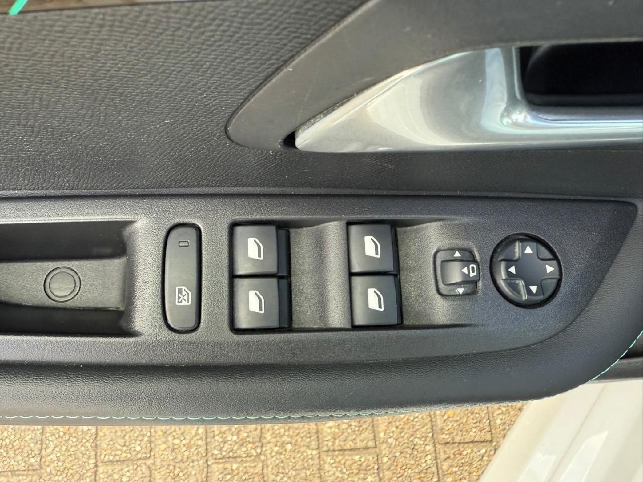 Peugeot 208 e- Allure Pack - Samsaru's Car Outlet