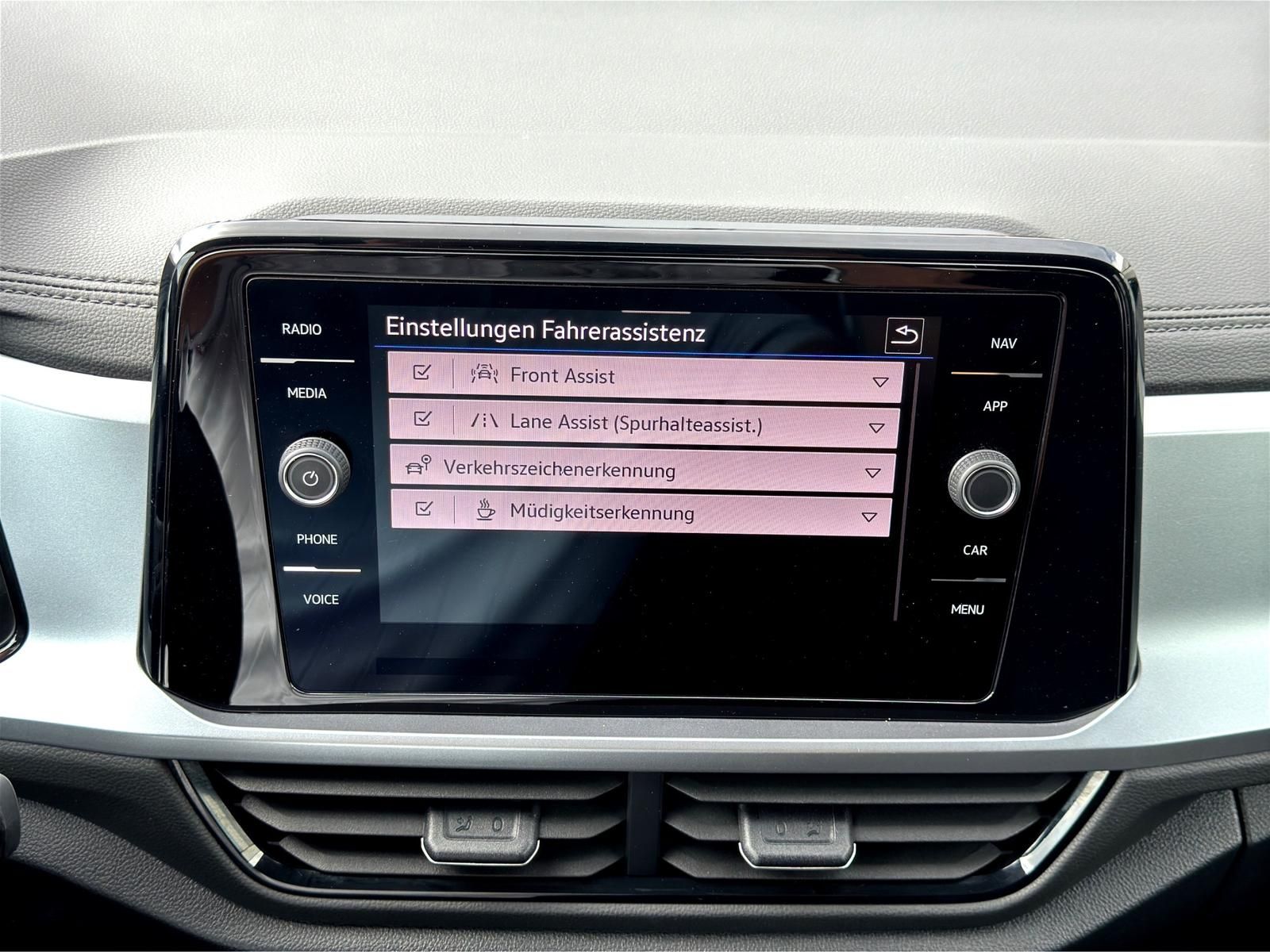 Volkswagen T-Roc Life 2.0 TDI - Samsaru's Car Outlet