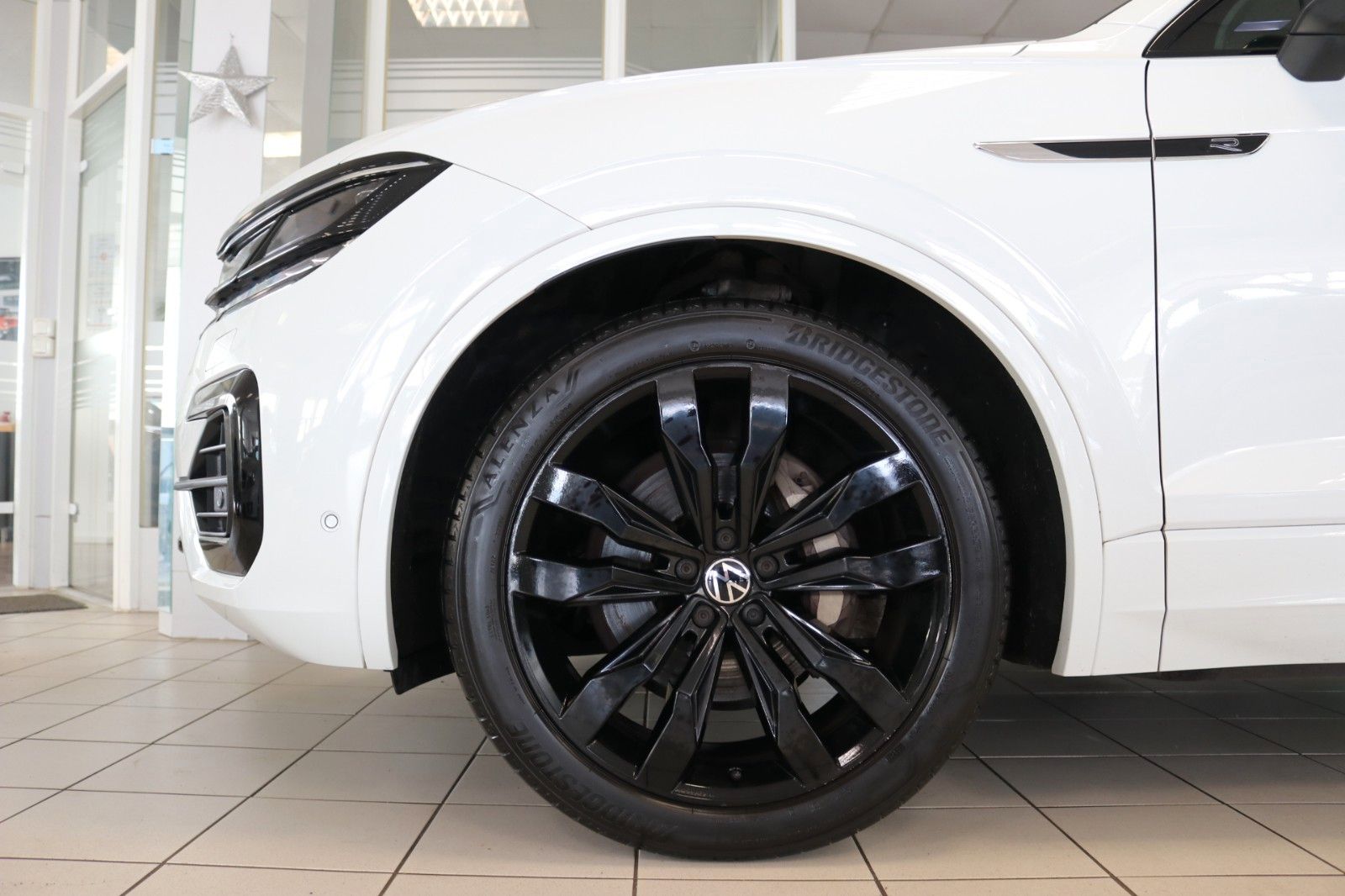 Volkswagen Touareg R-Line Luft AHK Matrix Pano 360° STHZ
