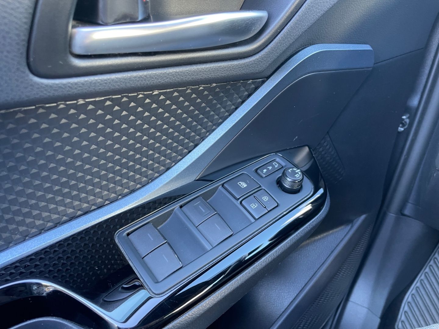 Toyota C-HR 2.0 Hybrid Team D *LED*ACC*CarPlay*CAM*SHZ*