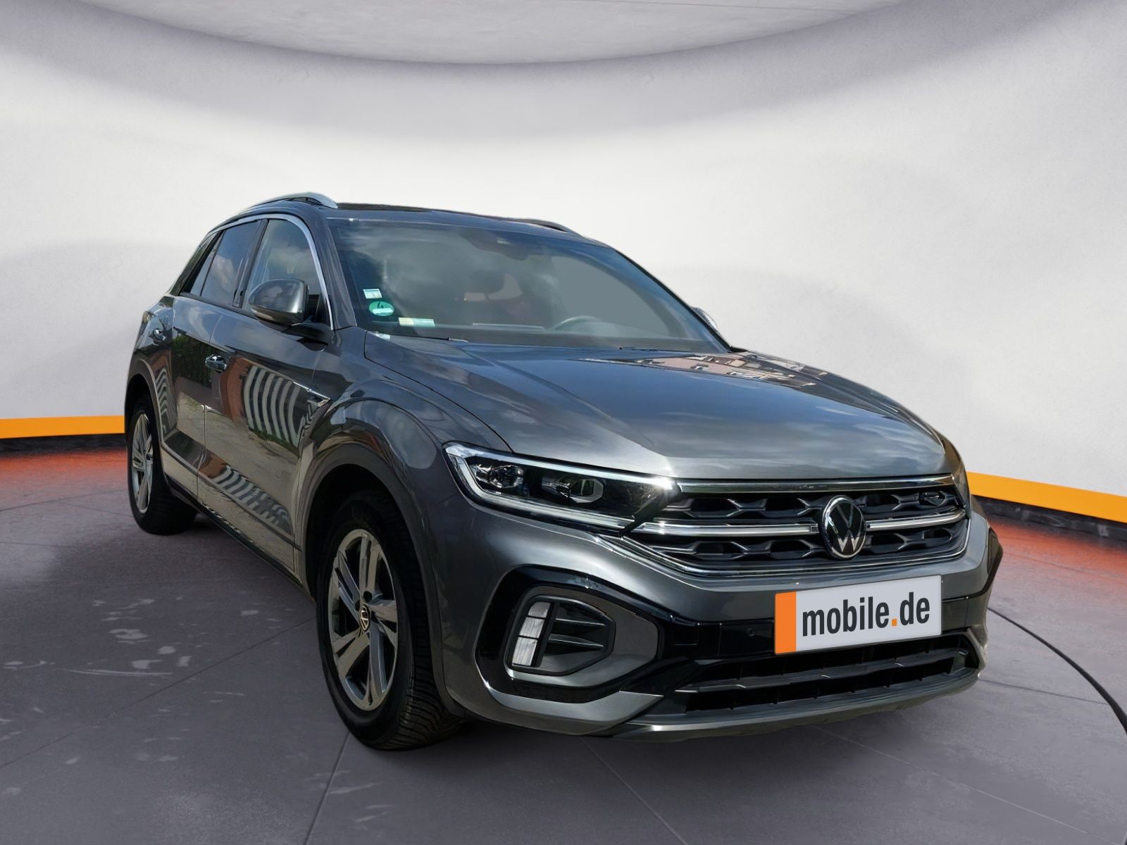 Volkswagen T-Roc 1.5 TSI R-Line - Samsaru's Car Outlet