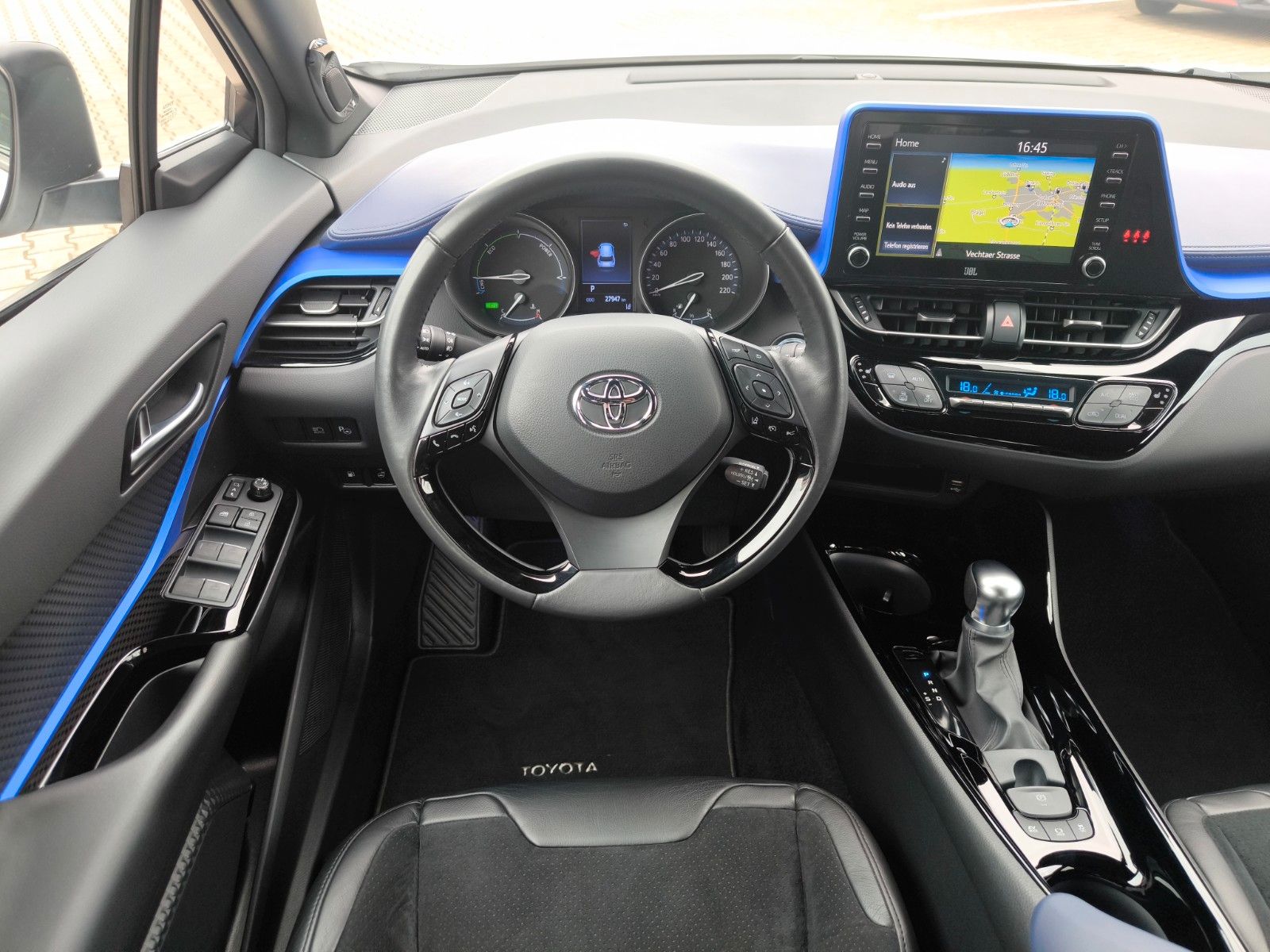Toyota C-HR Hybrid Style - Samsaru's Car Outlet