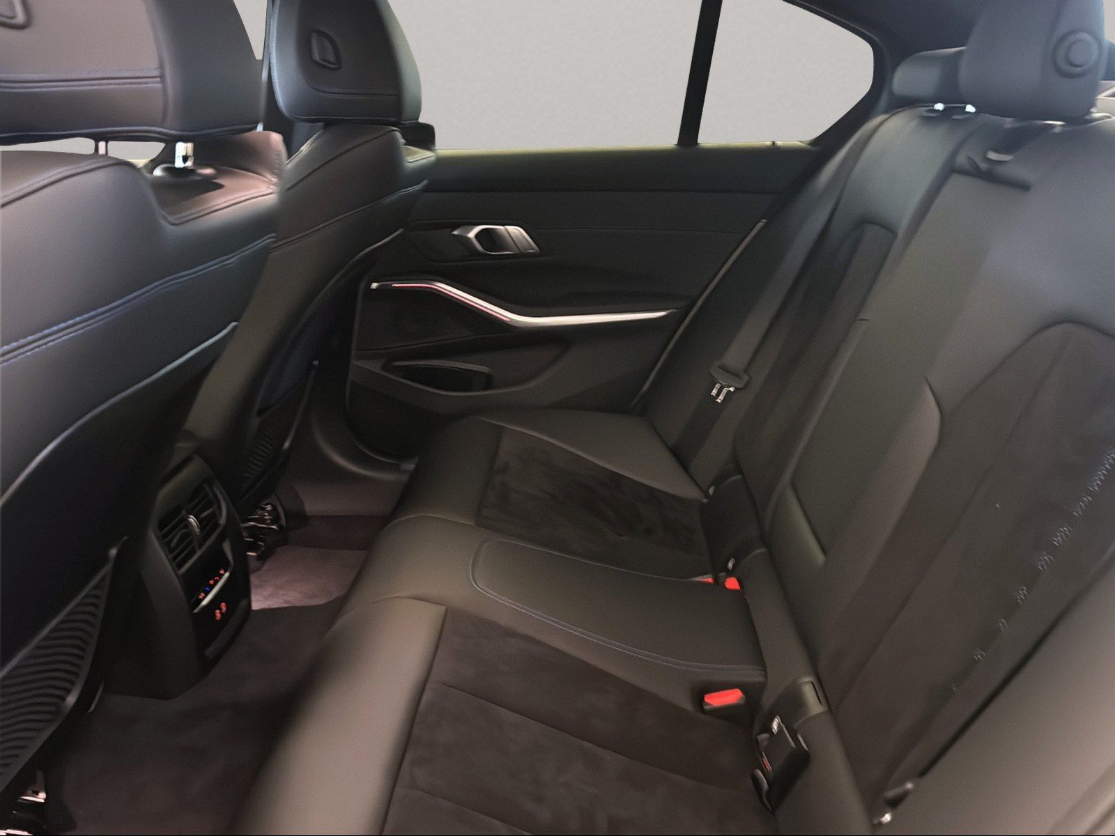 BMW 330i Limousine M Sport - Samsaru's Car Outlet