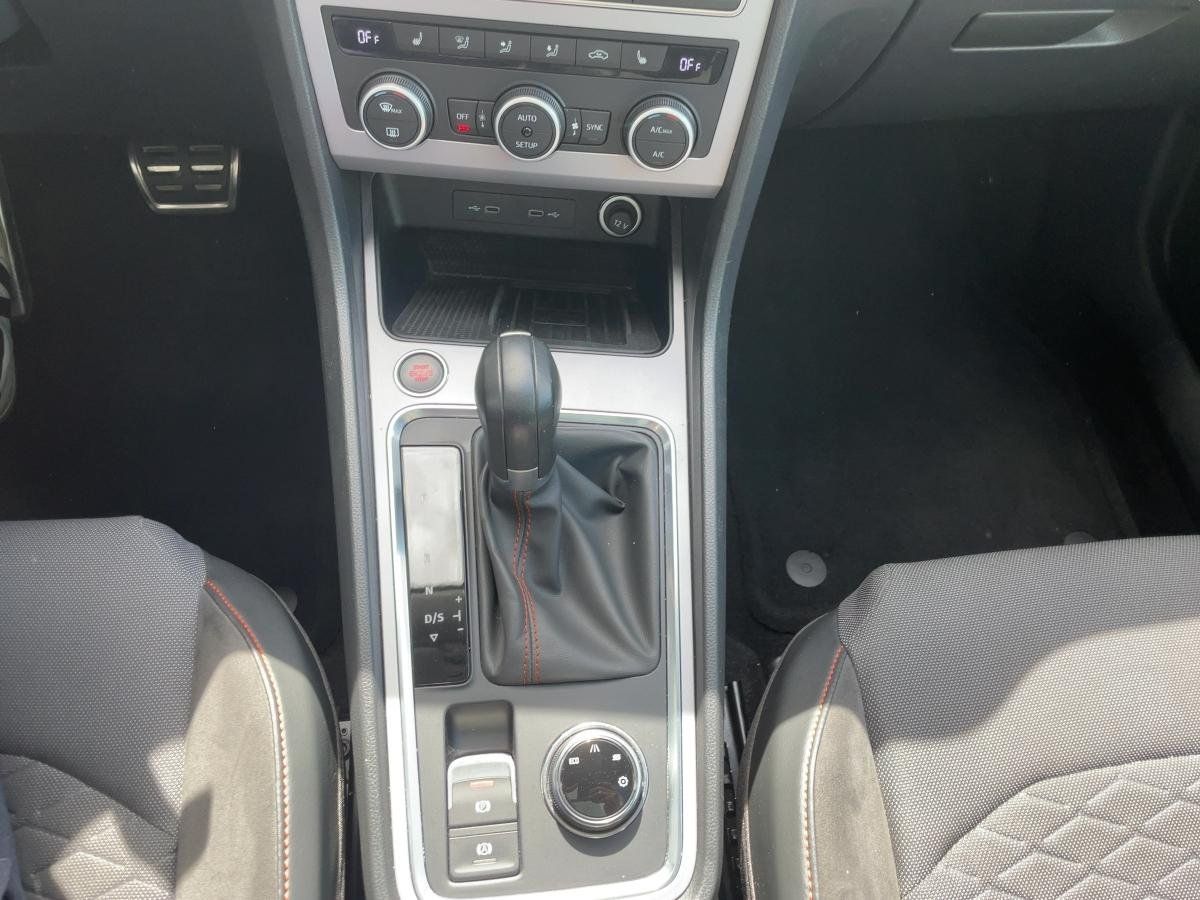 Seat Ateca FR APP+DAB+AHK+PANO+ACC+LED+NAVI+PDC+TOTW