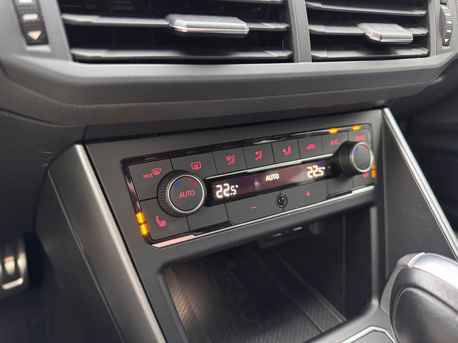 Volkswagen Polo Active DSG - Samsaru's Car Outlet