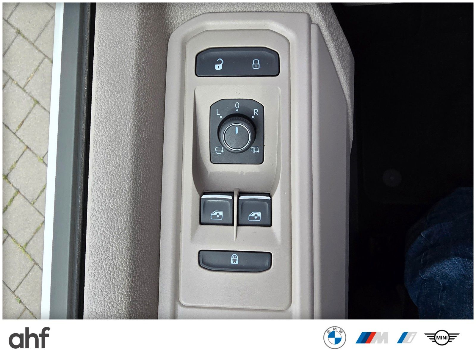 Volkswagen T7 Multivan EDITION LANG - Samsaru's Car Outlet