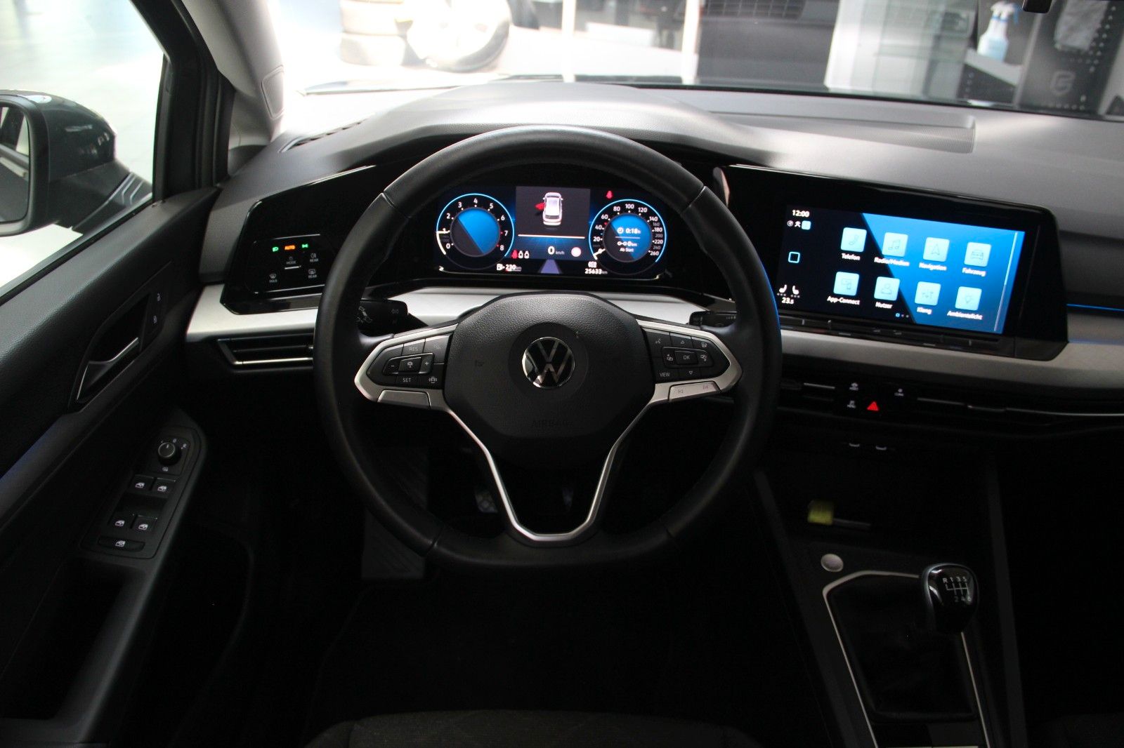 Volkswagen Golf 8 1.5 TSI Life - Samsaru's Car Outlet