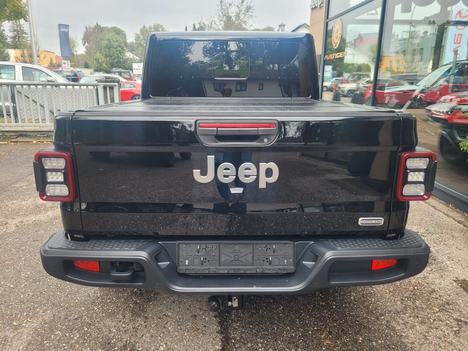 Jeep Gladiator Overland 4WD AHK top