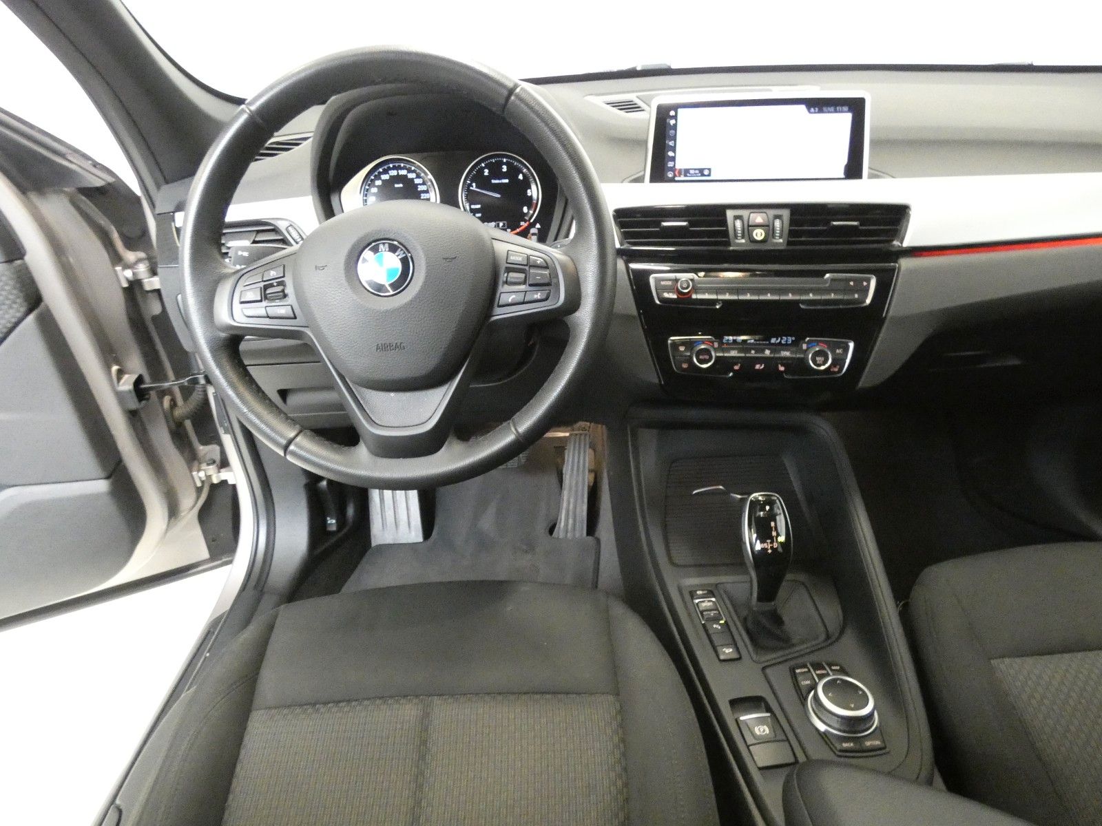 BMW X1 xDrive 25 d Advantage - Samsaru's Car Outlet