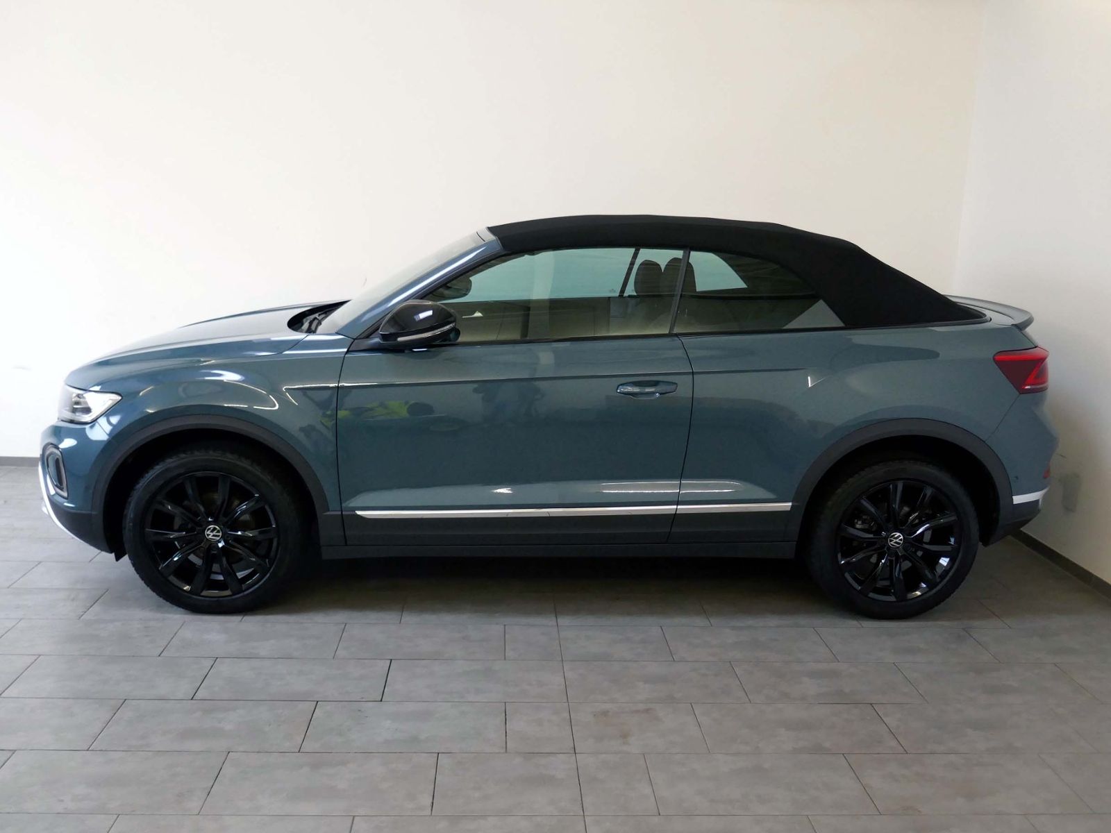 Volkswagen T-Roc Cabriolet Style 1.5 TSI - Samsaru's Car Outlet