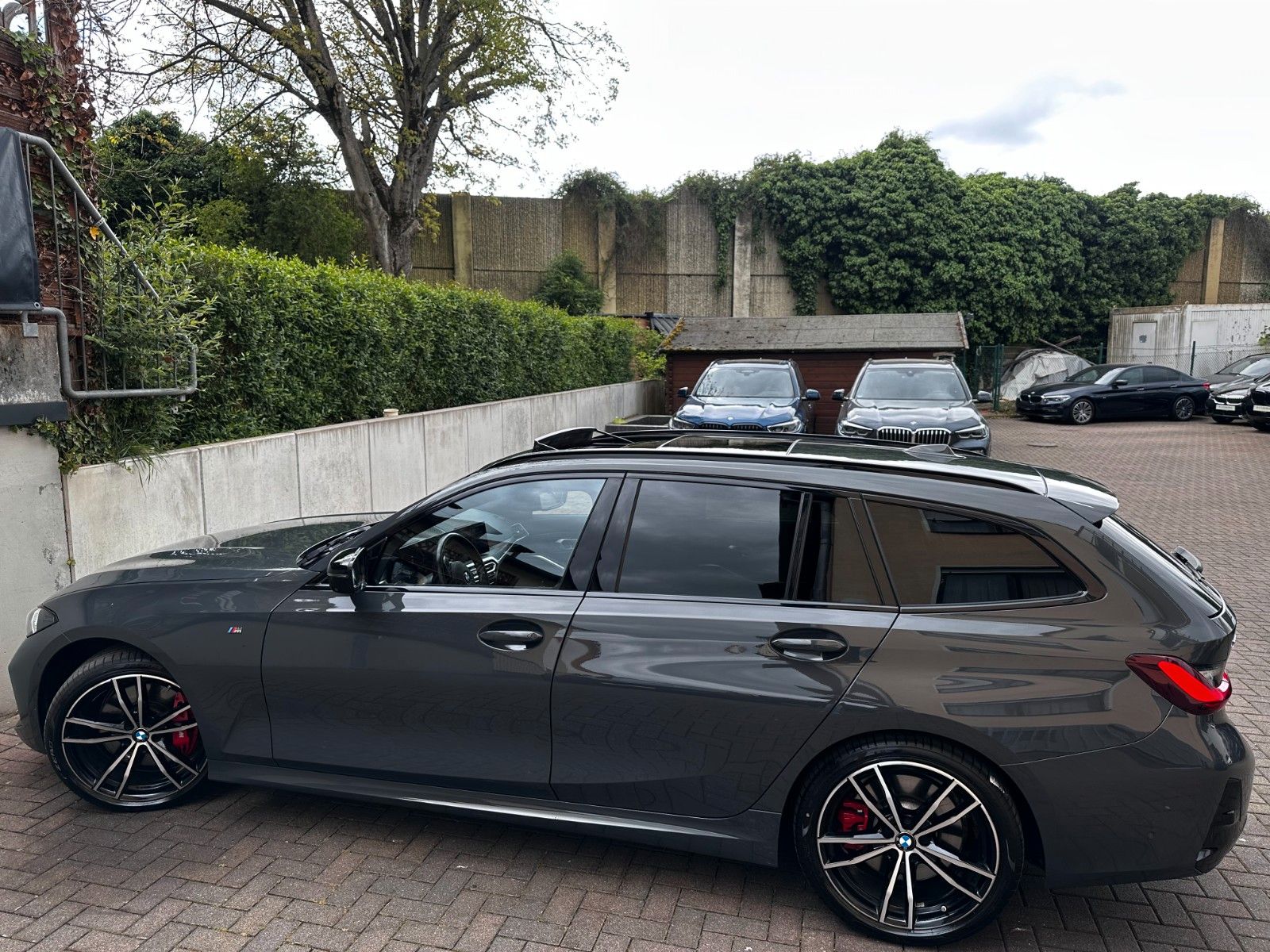 BMW 330d xDrive M Sport PANO*AHK*StandH*H&K*AdapLED