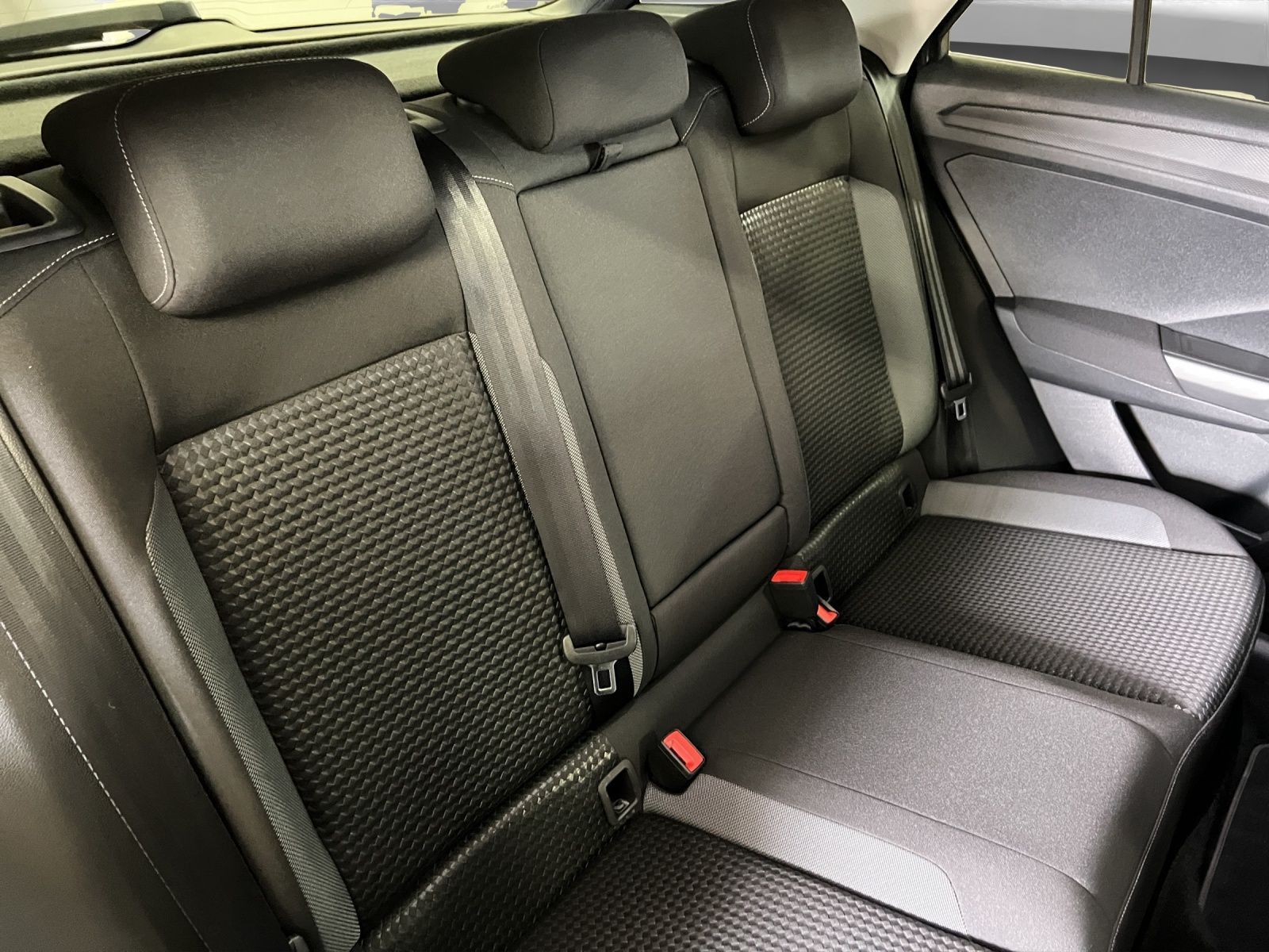 Volkswagen T-Roc 2.0 TDI Active - Samsaru's Car Outlet