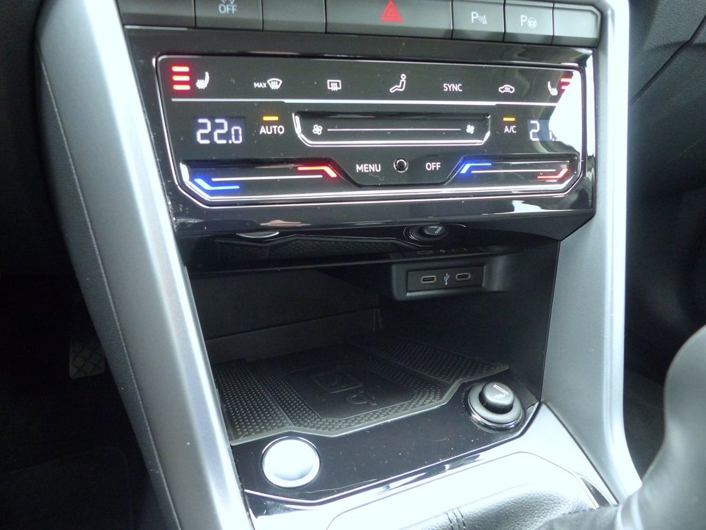 Volkswagen T-Roc 1.0 TSI Life - Samsaru's Car Outlet