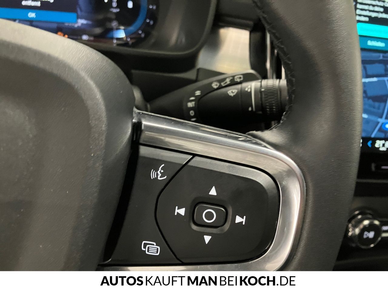 Volvo XC40 B3 DKG Core AHK LED SHZ/LHZ NAVI PDC/CAM!