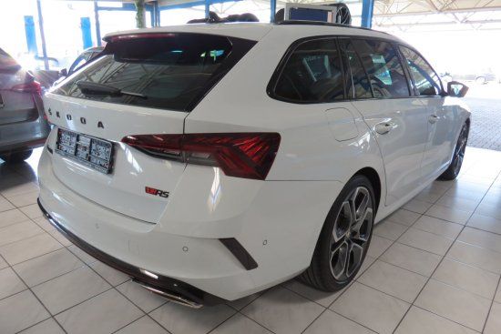 Skoda Octavia Combi 2.0 TSI RS - Samsaru's Car Outlet