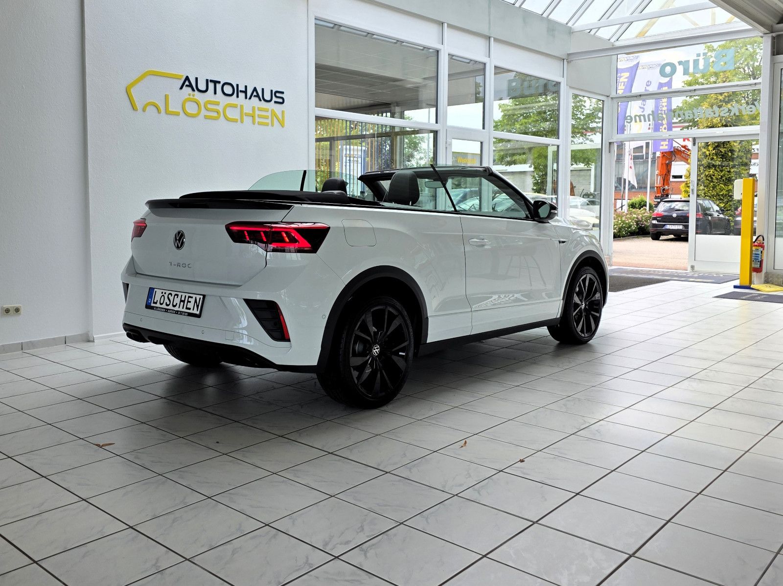 Volkswagen T-Roc R-Line Black - Samsaru's Car Outlet