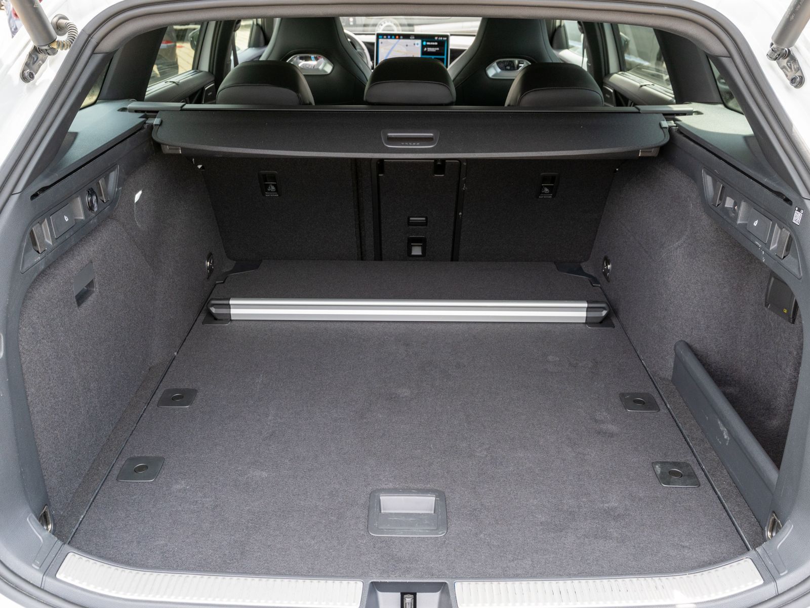 Volkswagen Passat Variant R-Line 2.0TDI 4M DSG PANO HUD AHK