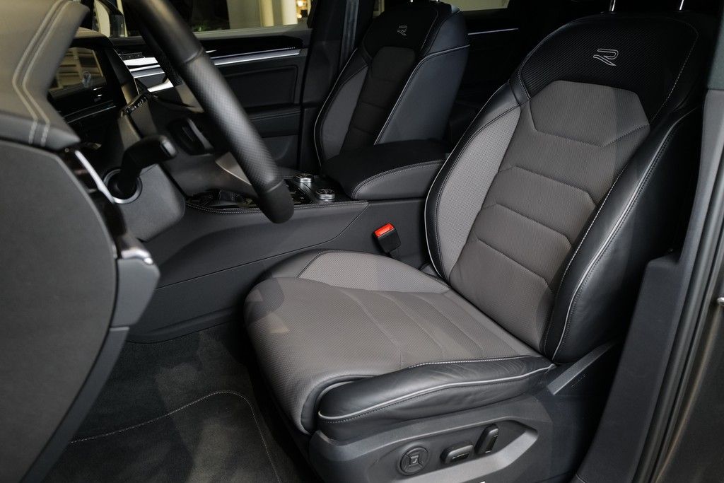 Volkswagen Touareg 3.0TDI R-Line - Samsaru's Car Outlet