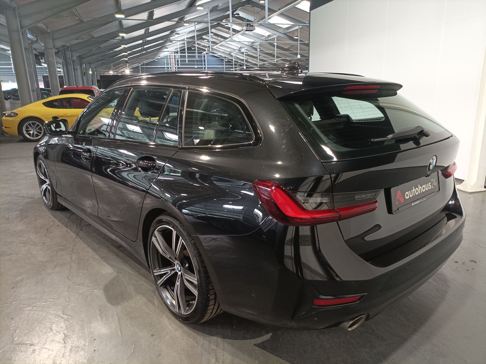 BMW 320 i Sport Line - Samsaru's Car Outlet