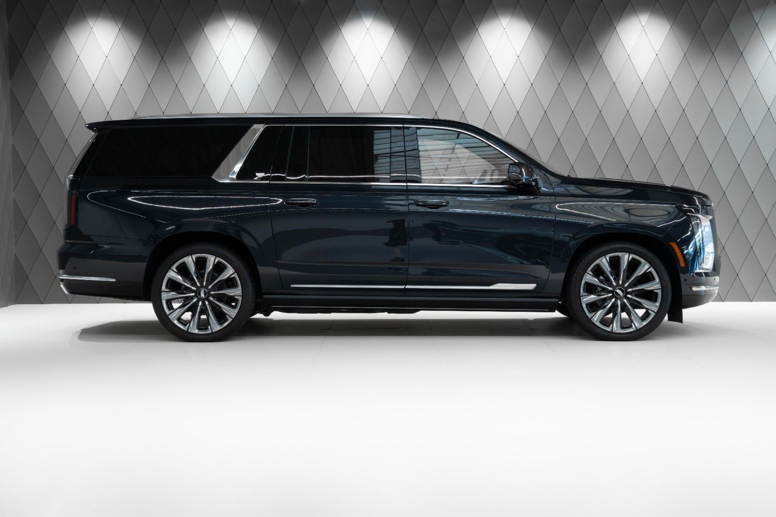 Cadillac Escalade ESV2025 FACELIFT 4WD LUX PRM GREY/BEIGE