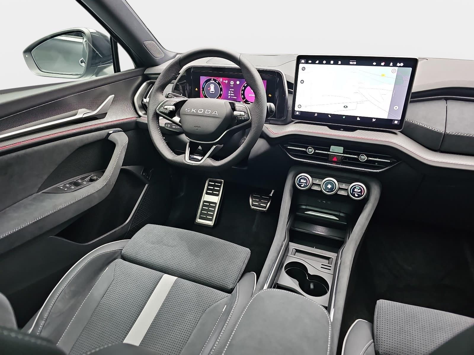 Skoda 1.5 TSI DSG IV PHEV SPORTLINE AHK PANO LM