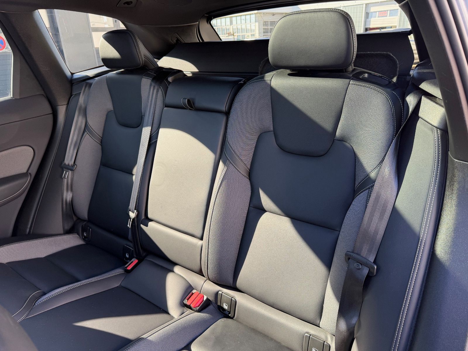 Volvo XC60 B4 B Plus Dark*H&K*360°*PANO*AHK*STHZG*