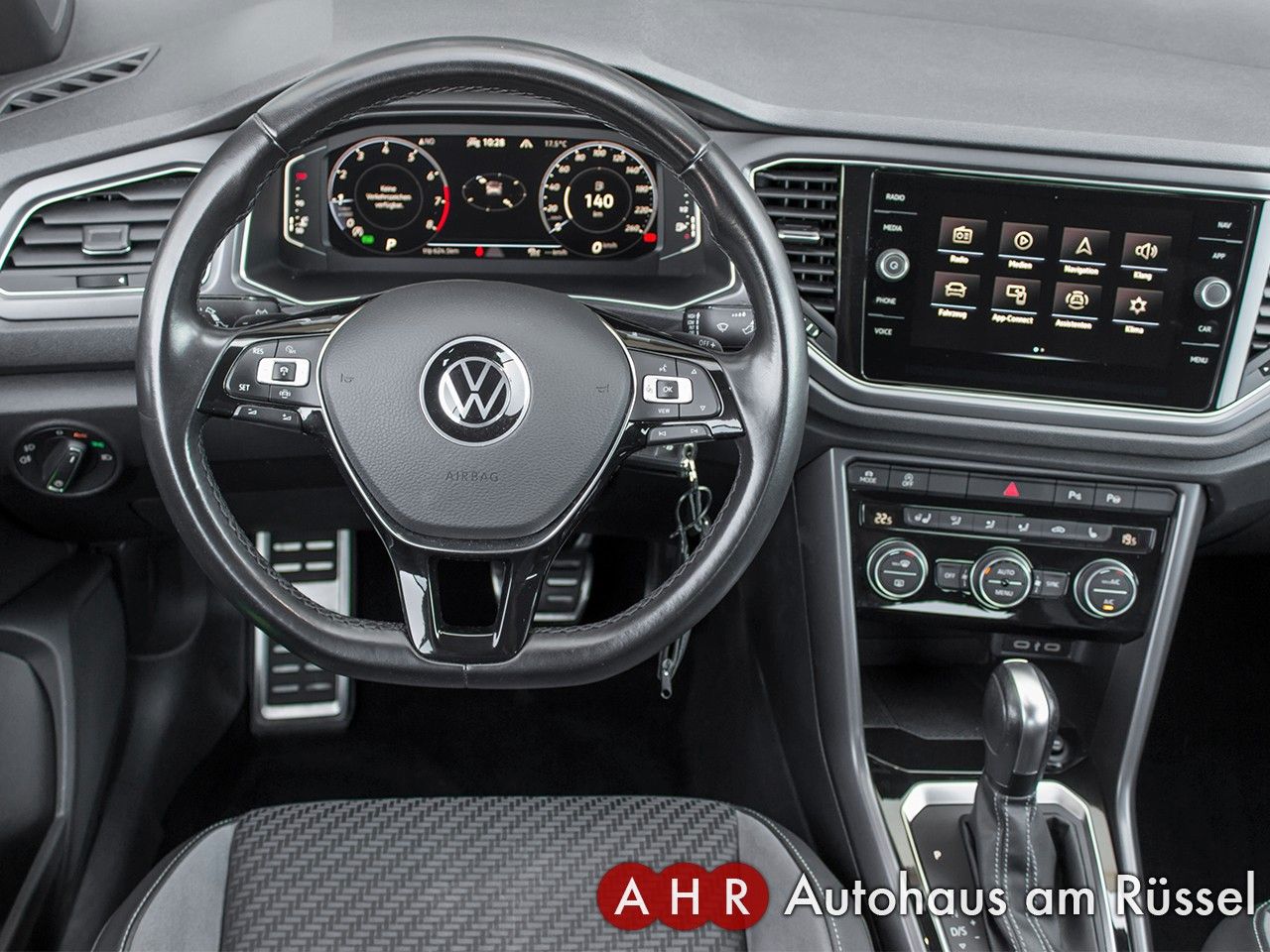 Volkswagen T-Roc R-Line 1.5 TSI - Samsaru's Car Outlet