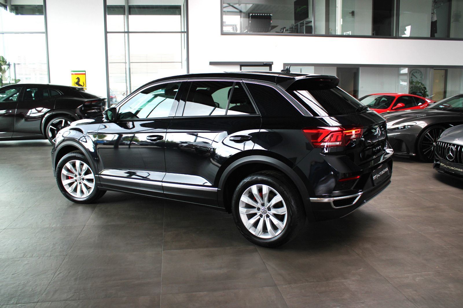 Volkswagen T-ROC 1.5 TSI ACT * SPORT * - Samsaru's Car Outlet