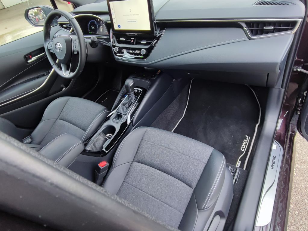 Toyota Corolla 2.0 Hybrid - Samsaru's Car Outlet