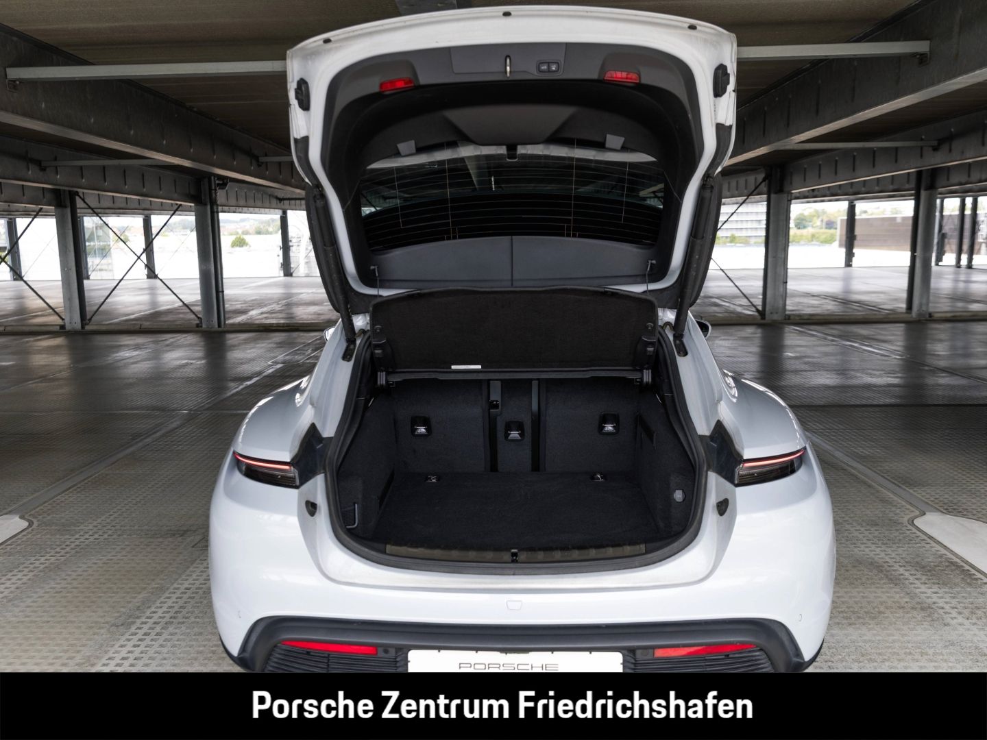 Porsche Taycan Turbo S Sport Turismo Burmester InnoDrive