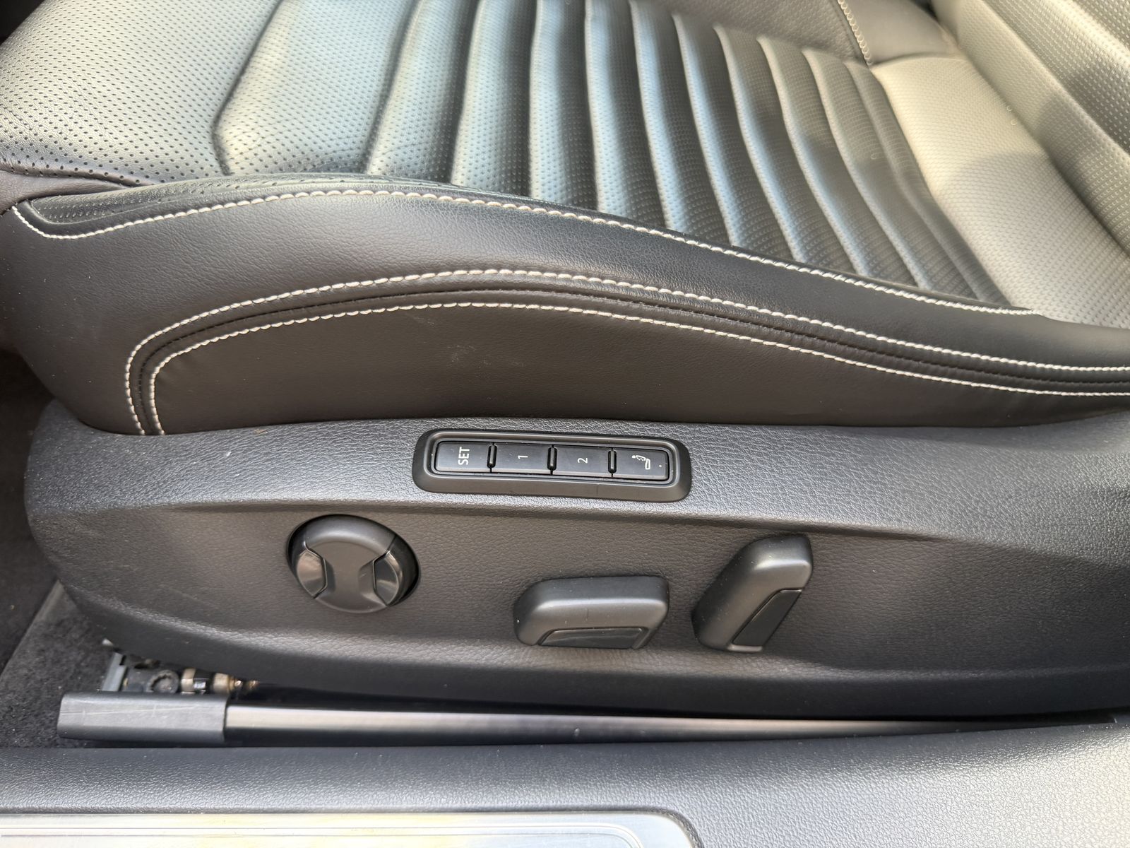 Volkswagen Passat R-Line LED Virtual Pano Massage H&K AHK