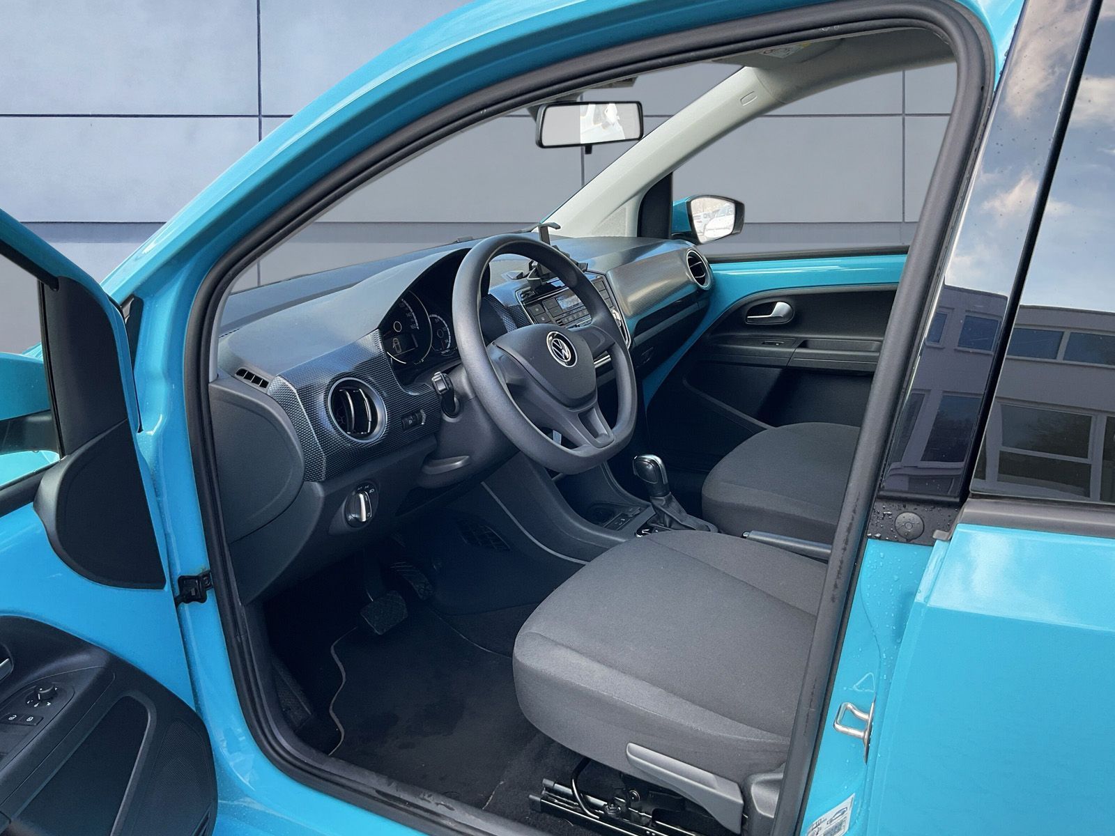 Volkswagen e-Up! Move - Samsaru's Car Outlet