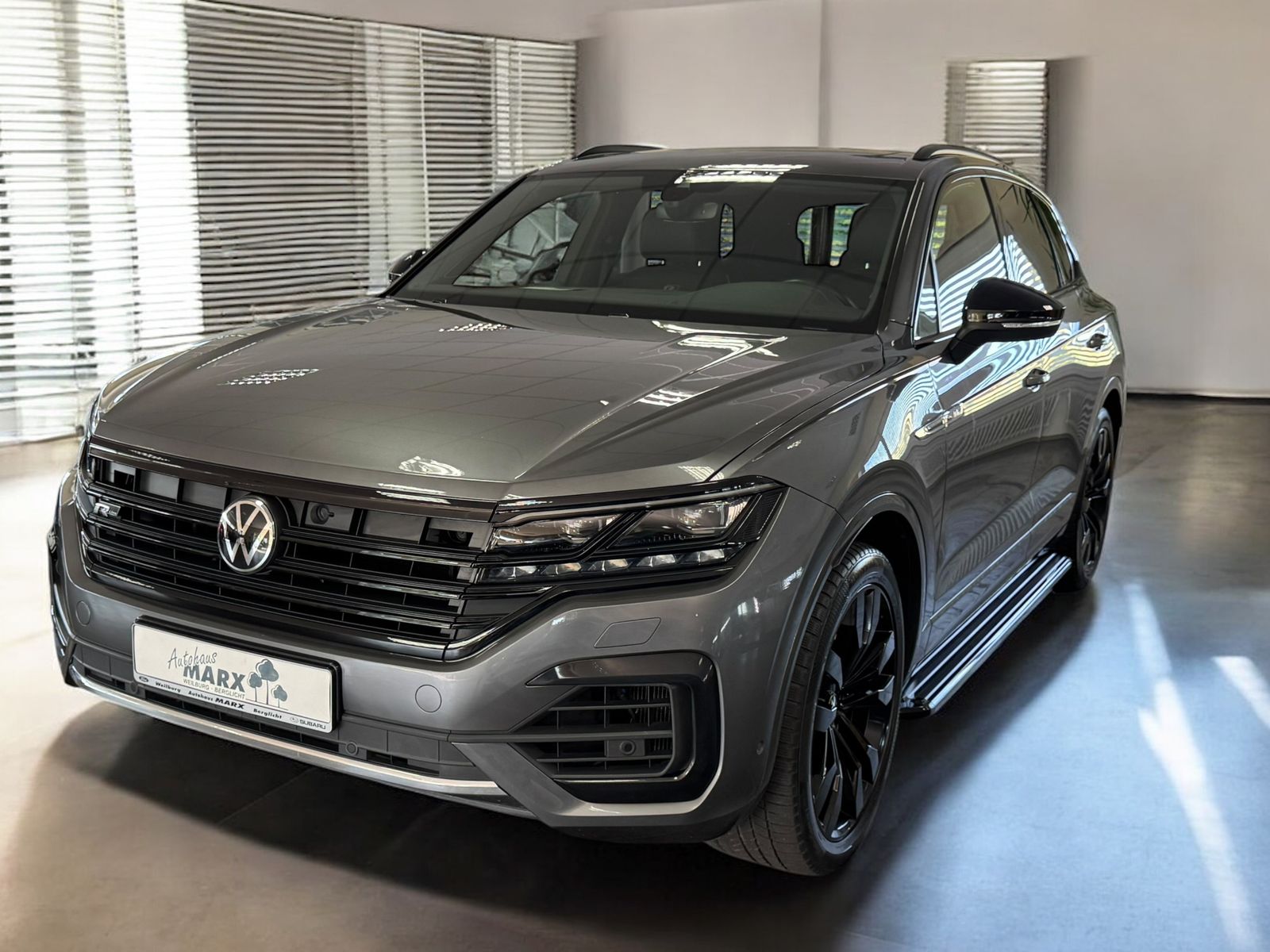 Volkswagen Touareg R-Line 4Motion - Samsaru's Car Outlet