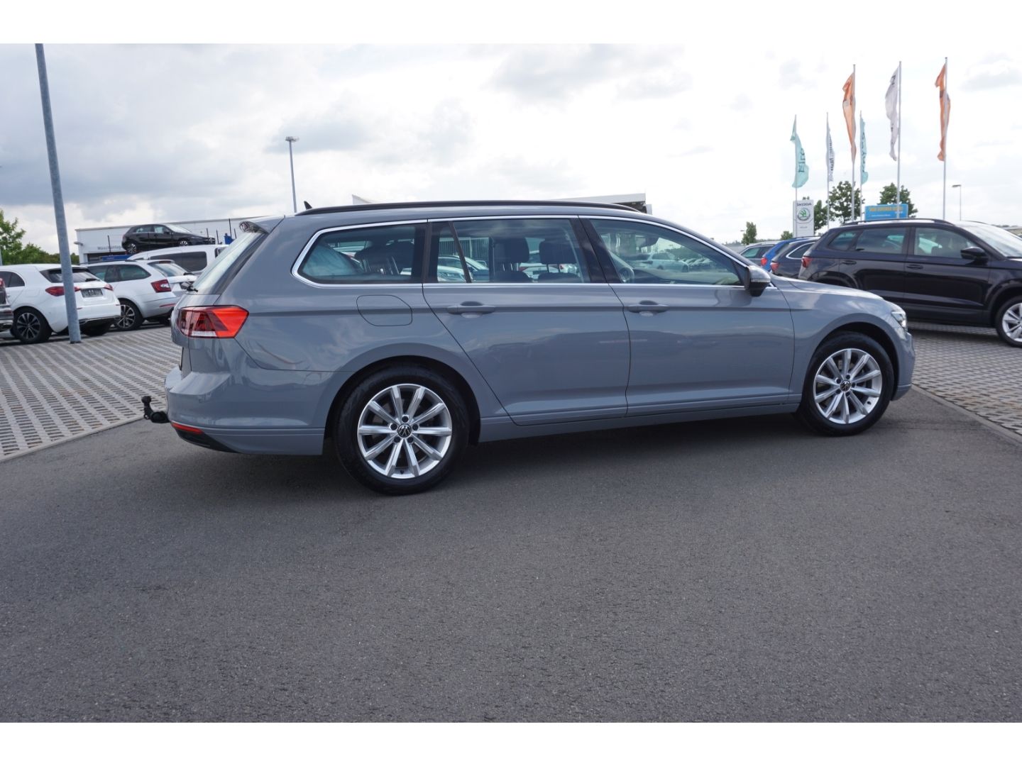Volkswagen Passat 1.5TSI-DSG - Samsaru's Car Outlet