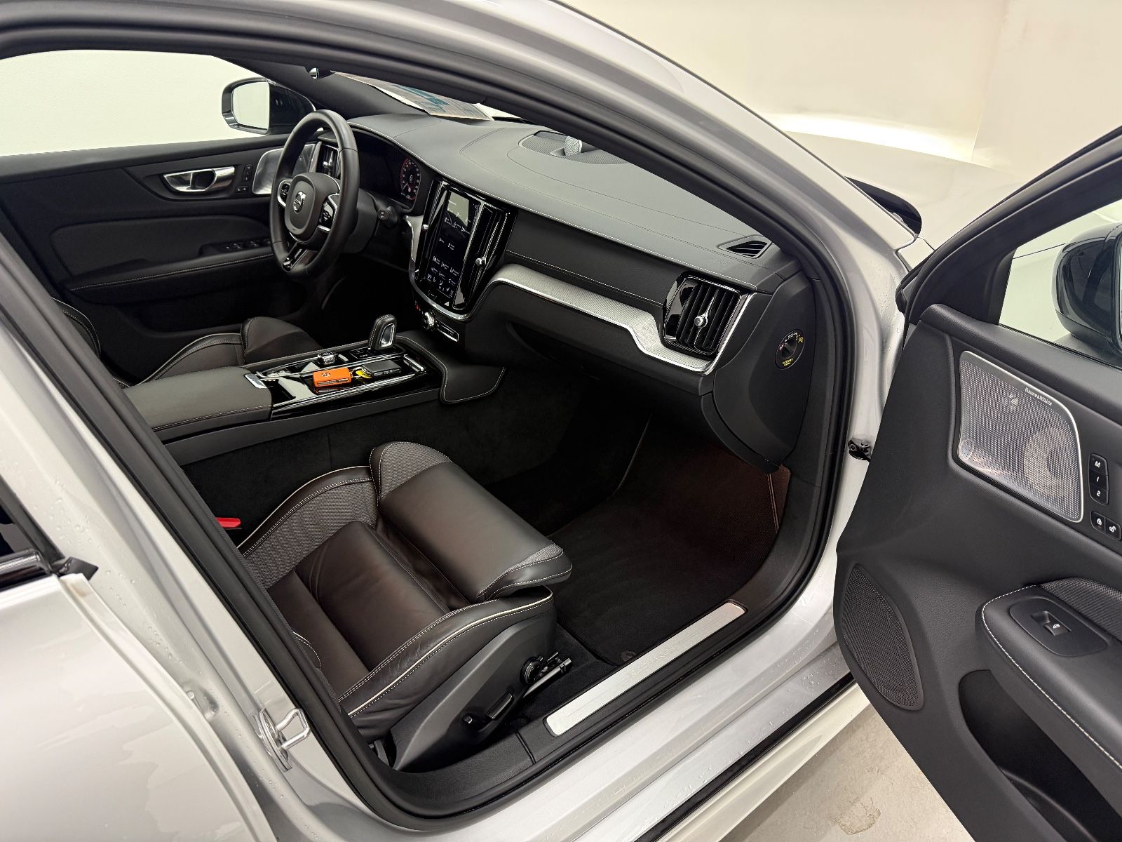 Volvo V60 Kombi Plus Dark Recharge Plug-In Hybrid AWD