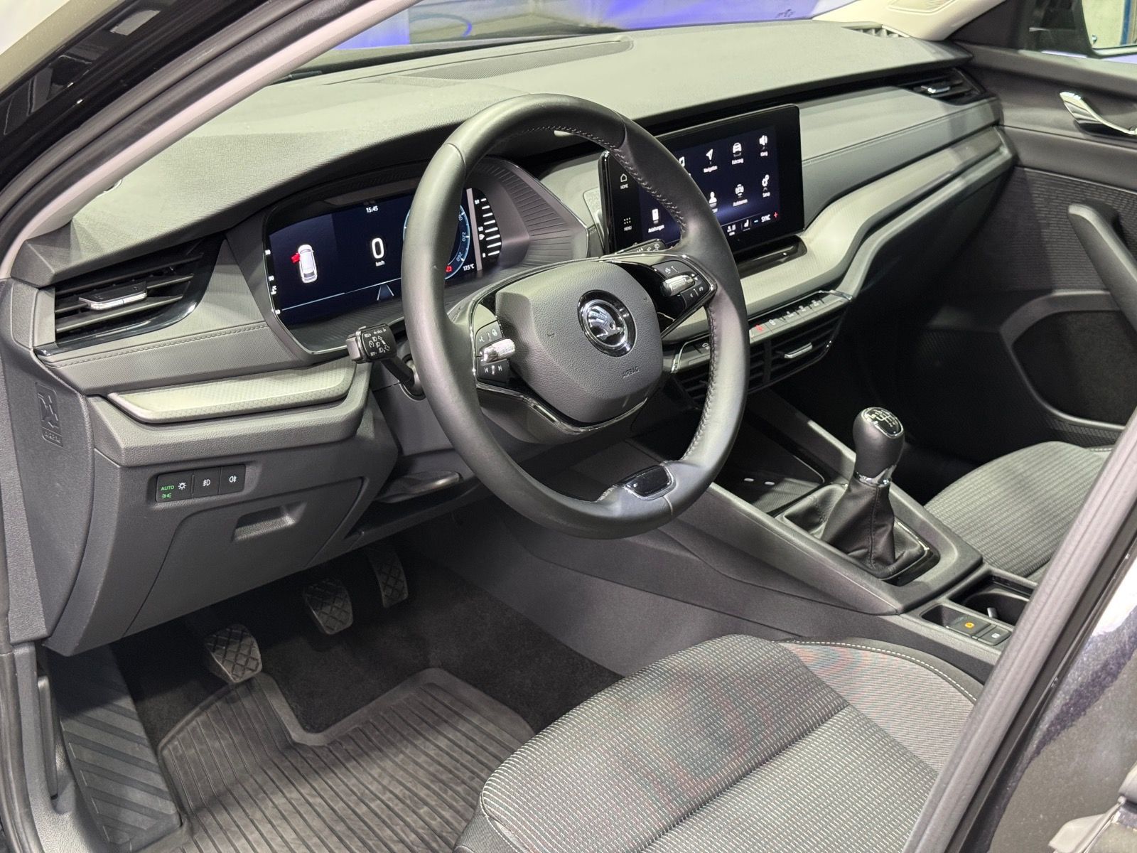 Skoda Octavia Combi 2.0 TDI Ambition - Samsaru's Car Outlet