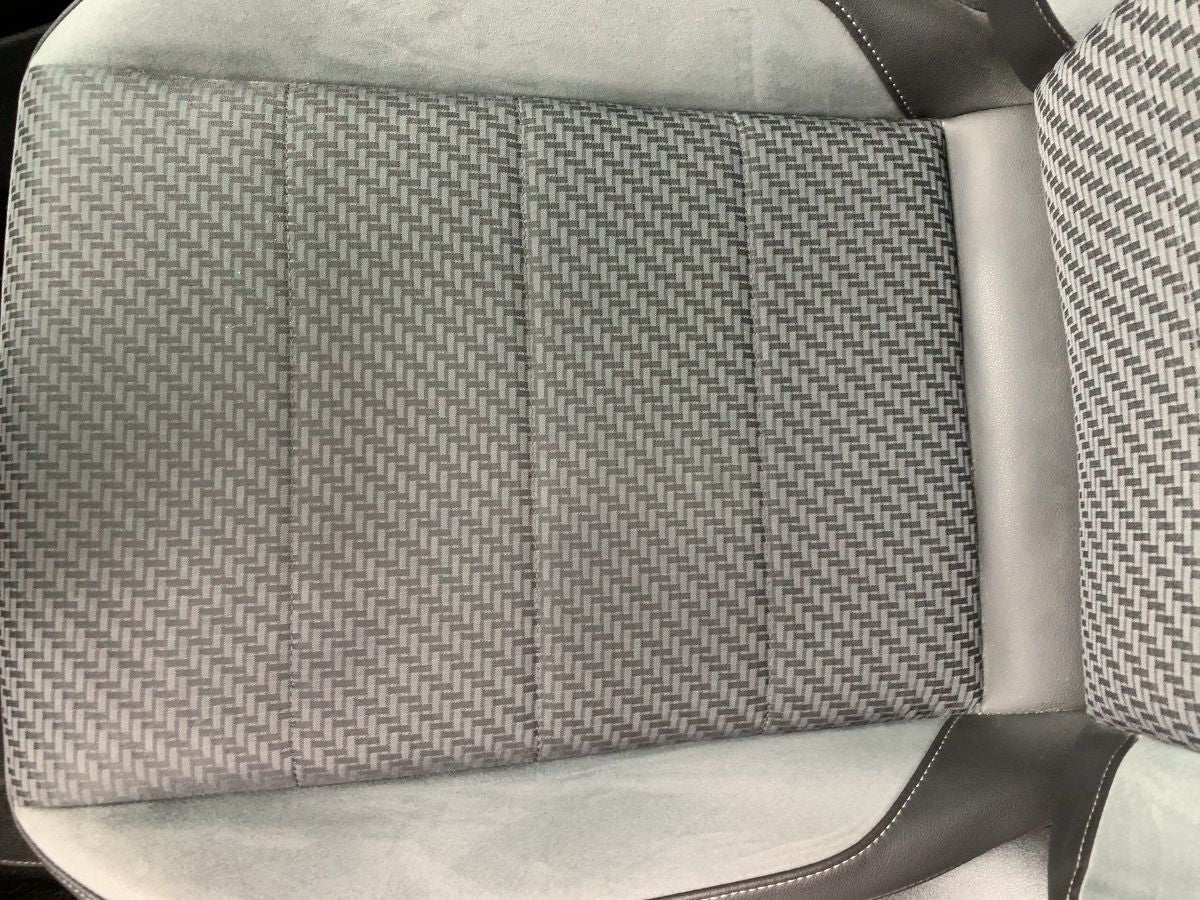 Volkswagen T-Roc 2.0 TSI 4M DSG R-LINE - Samsaru's Car Outlet