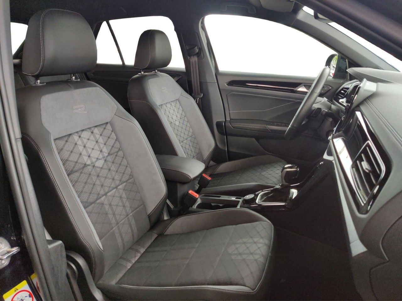 Volkswagen T-Roc 2.0 TDI DSG 4MOTION R-Line - Samsaru's Car Outlet