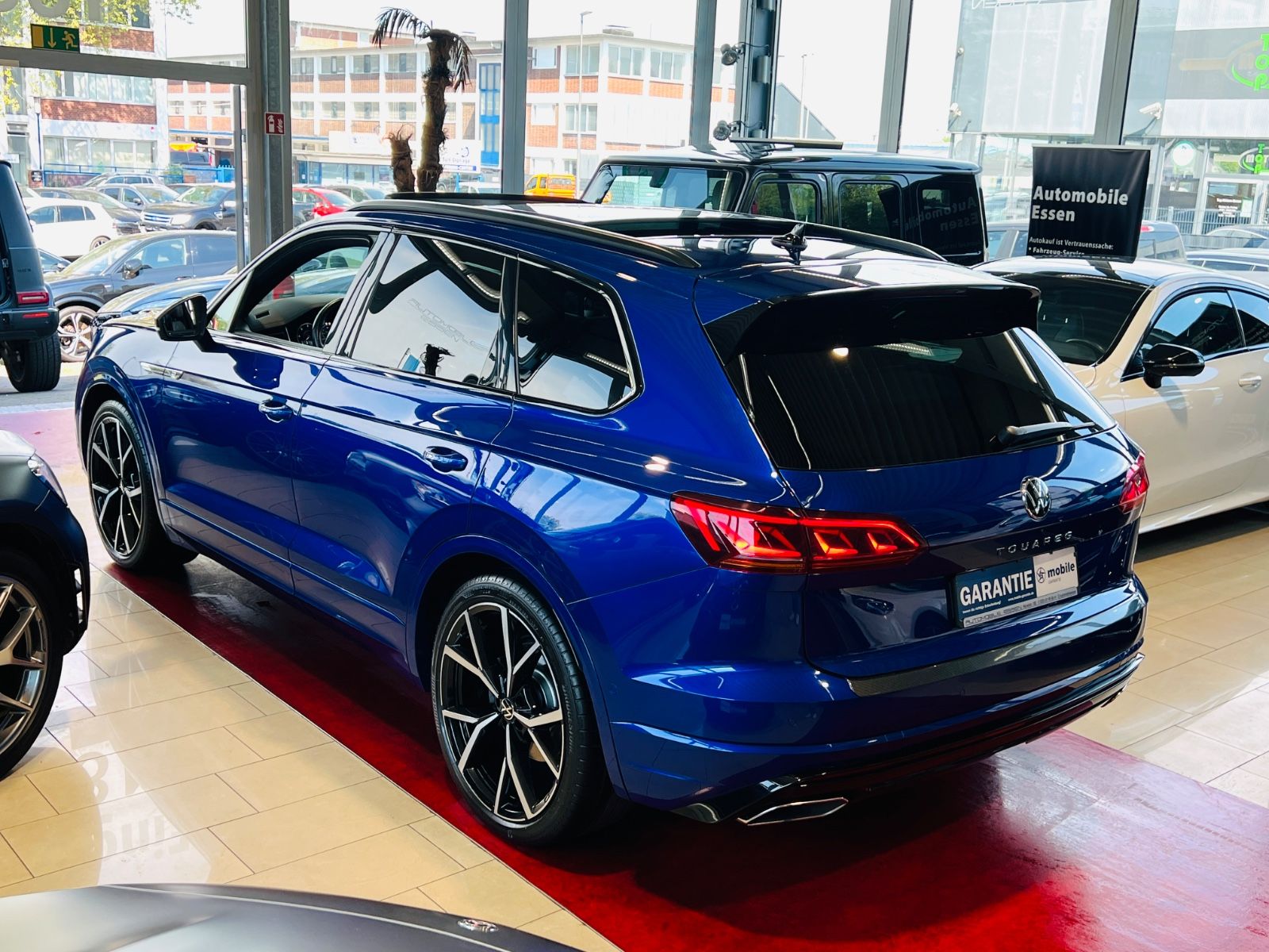Volkswagen Touareg R-Line 4Motion - Samsaru's Car Outlet